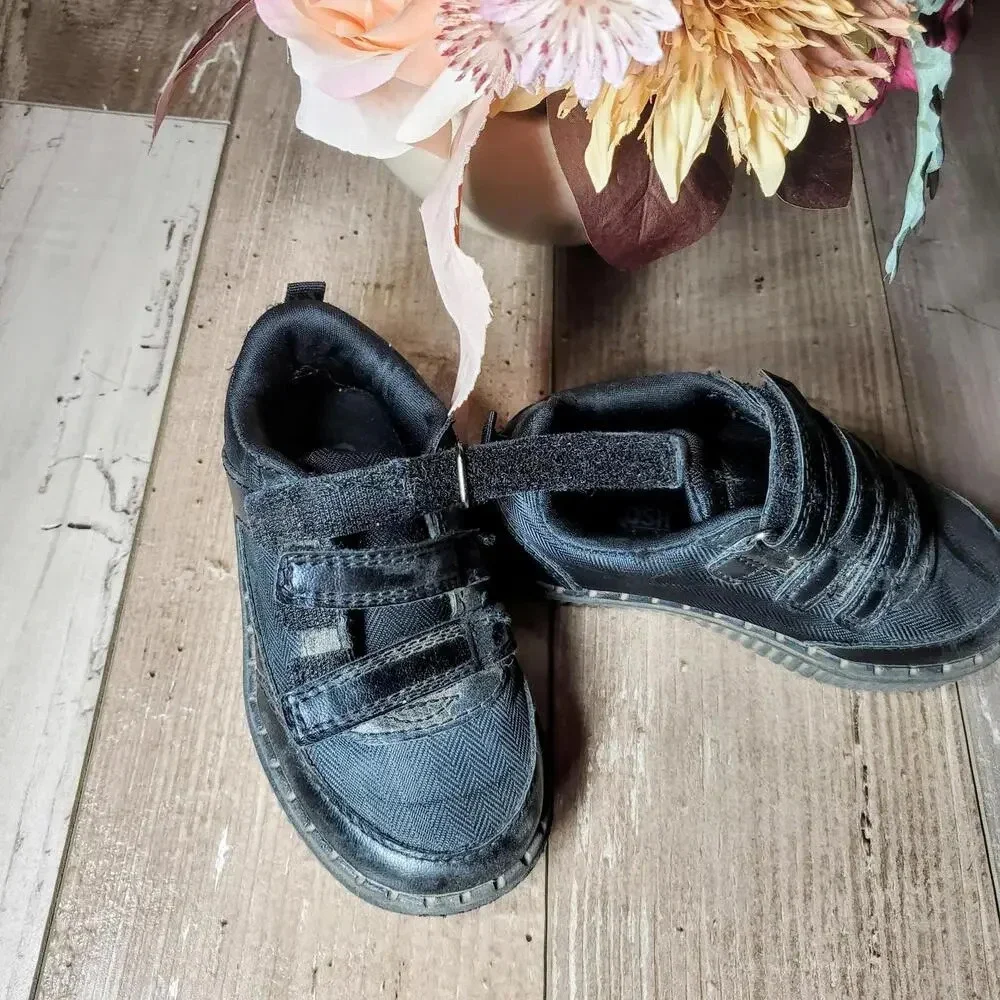 OshKosh B'gosh Black Jasper Size 7 Toddler Boy Sneakers Casual Shoes EUC